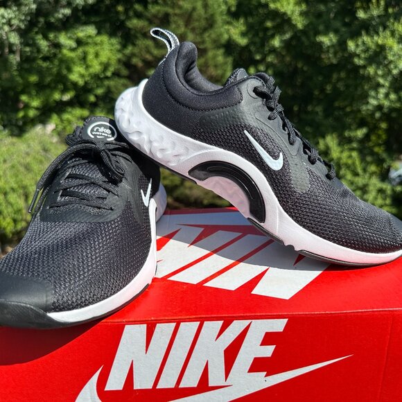 NEW Nike Renew In-Season Black Casual Sneaker - US Womens 9 - Picture 1 of 10